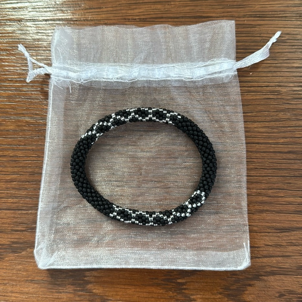 ♣️Sashka beaded glass bracelet in black and silver multicolored beads.